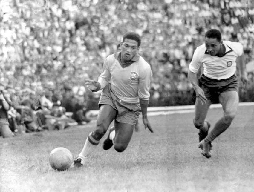 Garrincha: The Greatest Right Winger in Football History